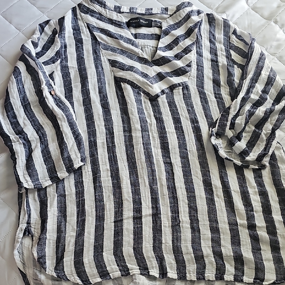 Ivanka Trump Blue and White Casual Button Down Shirt Large